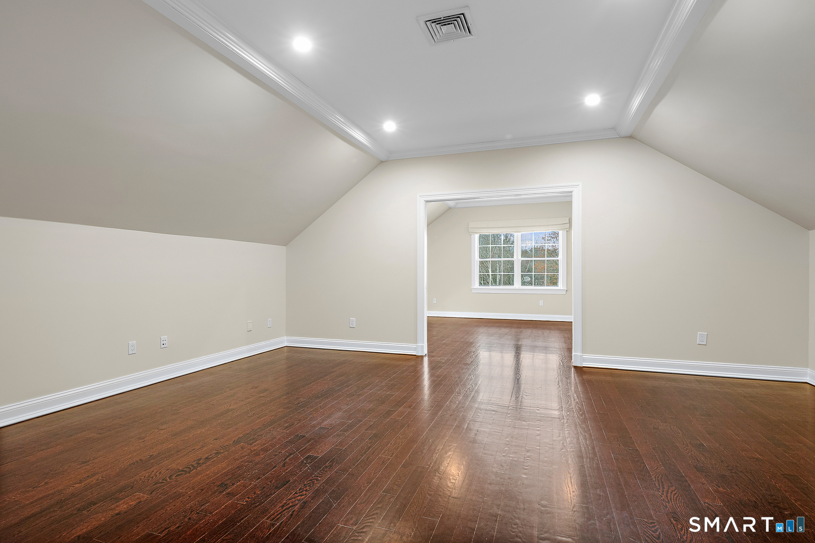 93 Mansfield Avenue Darien, CT 06820 - Photo 21 of 30 3rd Floor Den