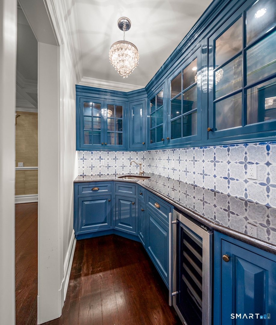 93 Mansfield Avenue Darien, CT 06820 - Photo 8 of 30 Butler's pantry