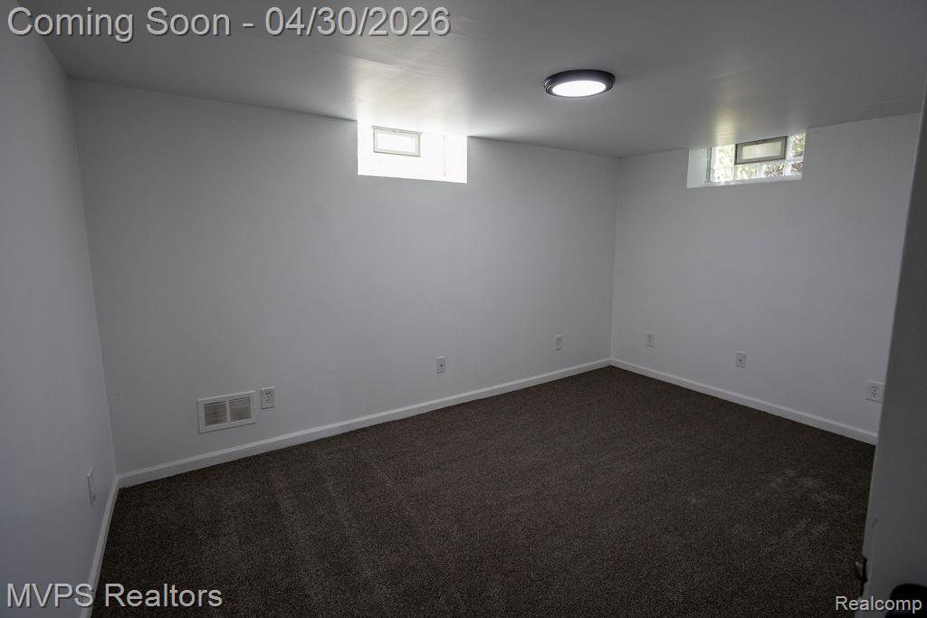 16133 Bell Avenue Eastpointe, MI 48021 - Photo 11 of 18