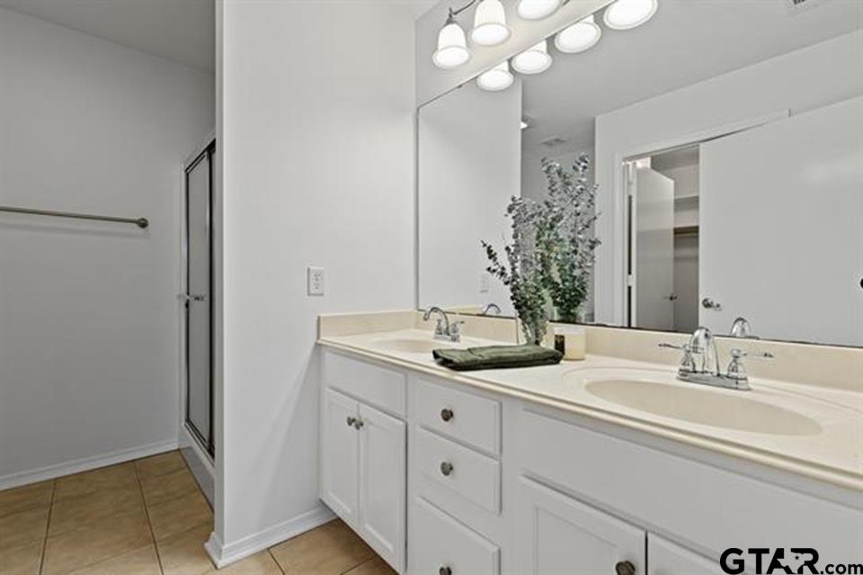 1807 Paverstone Lane Longview, TX 75605 - Photo 25 of 37 a bathroom with a sink and a mirror
