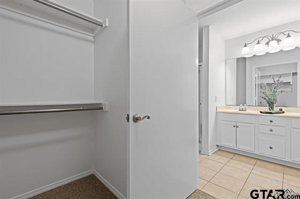 1807 Paverstone Lane Longview, TX 75605 - Photo 28 of 37 a bathroom with a sink and mirror