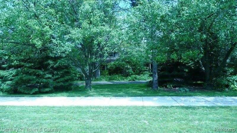 695 East Square Lake Road Troy, MI 48085 - Photo 2 of 11 Steet View