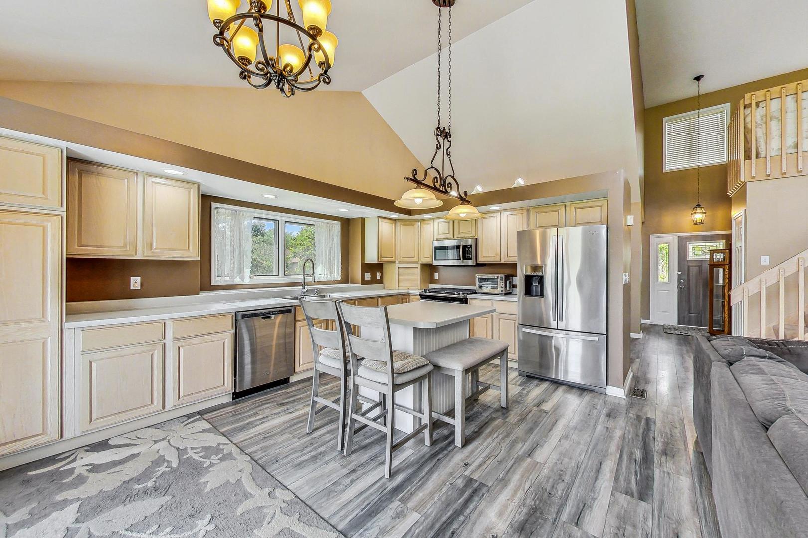 2413 Falcon Lane Spring Grove, IL 60081 - Photo 13 of 54 Gallery Image 13