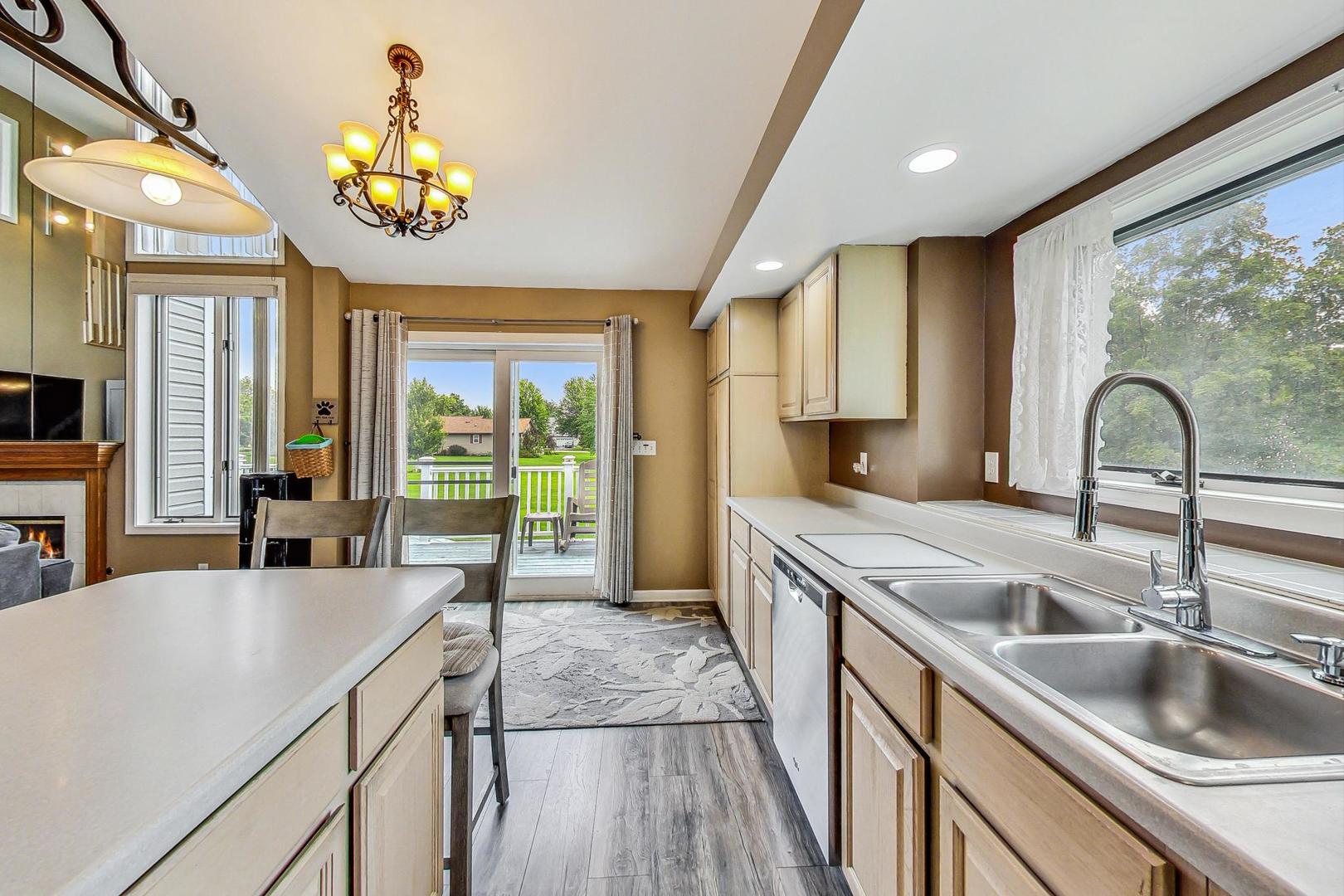 2413 Falcon Lane Spring Grove, IL 60081 - Photo 14 of 54 Gallery Image 14