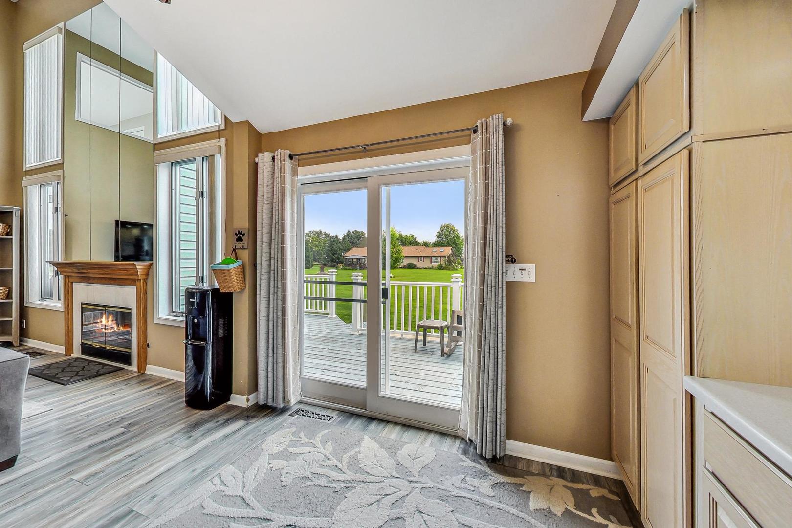 2413 Falcon Lane Spring Grove, IL 60081 - Photo 16 of 54 Gallery Image 16