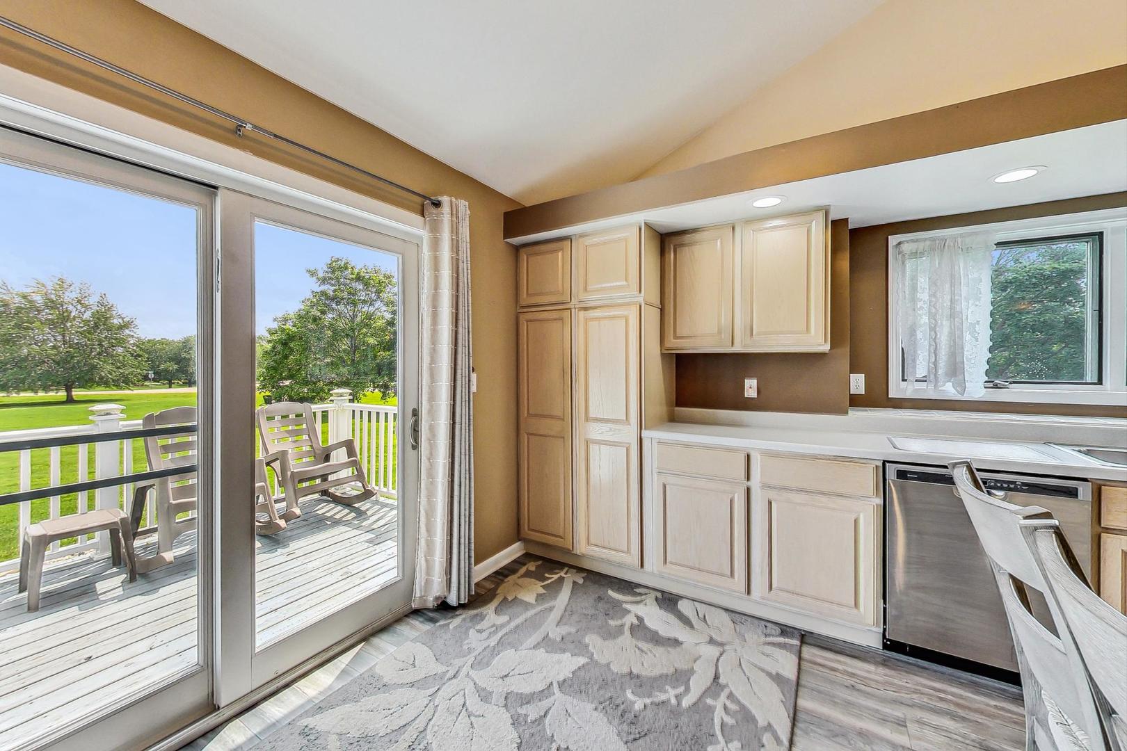 2413 Falcon Lane Spring Grove, IL 60081 - Photo 17 of 54 Gallery Image 17