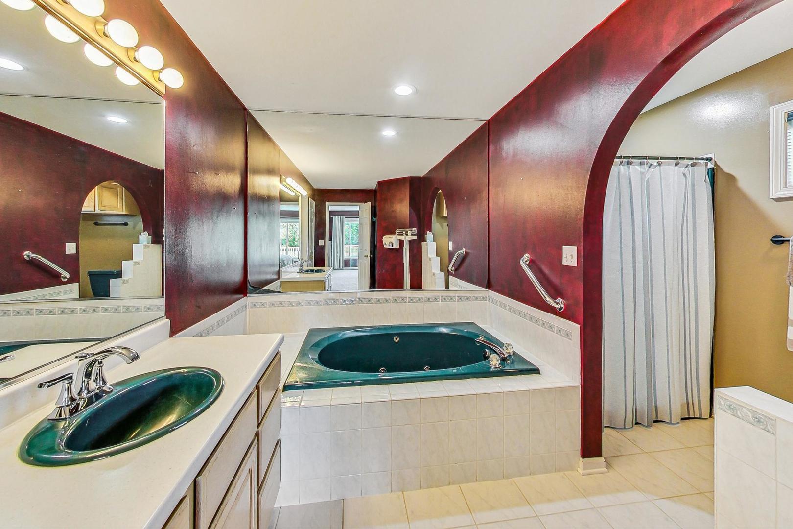 2413 Falcon Lane Spring Grove, IL 60081 - Photo 26 of 54 Gallery Image 26