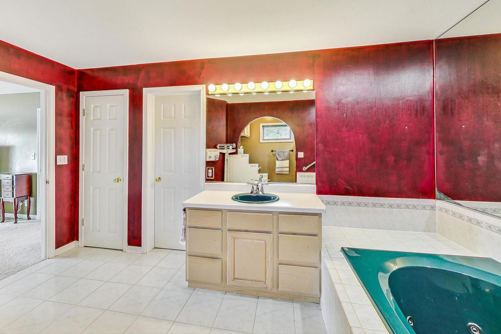 2413 Falcon Lane Spring Grove, IL 60081 - Photo 27 of 54 Gallery Image 27