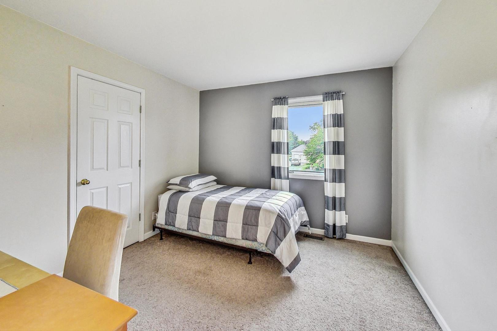 2413 Falcon Lane Spring Grove, IL 60081 - Photo 31 of 54 Gallery Image 31