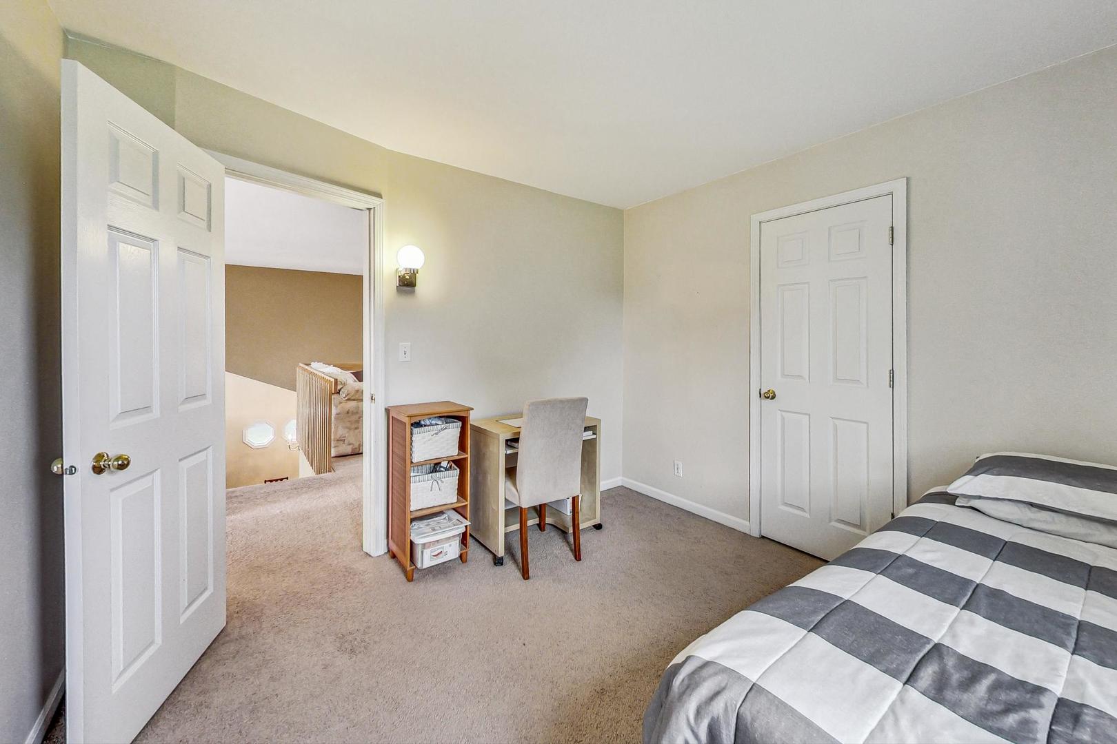 2413 Falcon Lane Spring Grove, IL 60081 - Photo 32 of 54 Gallery Image 32