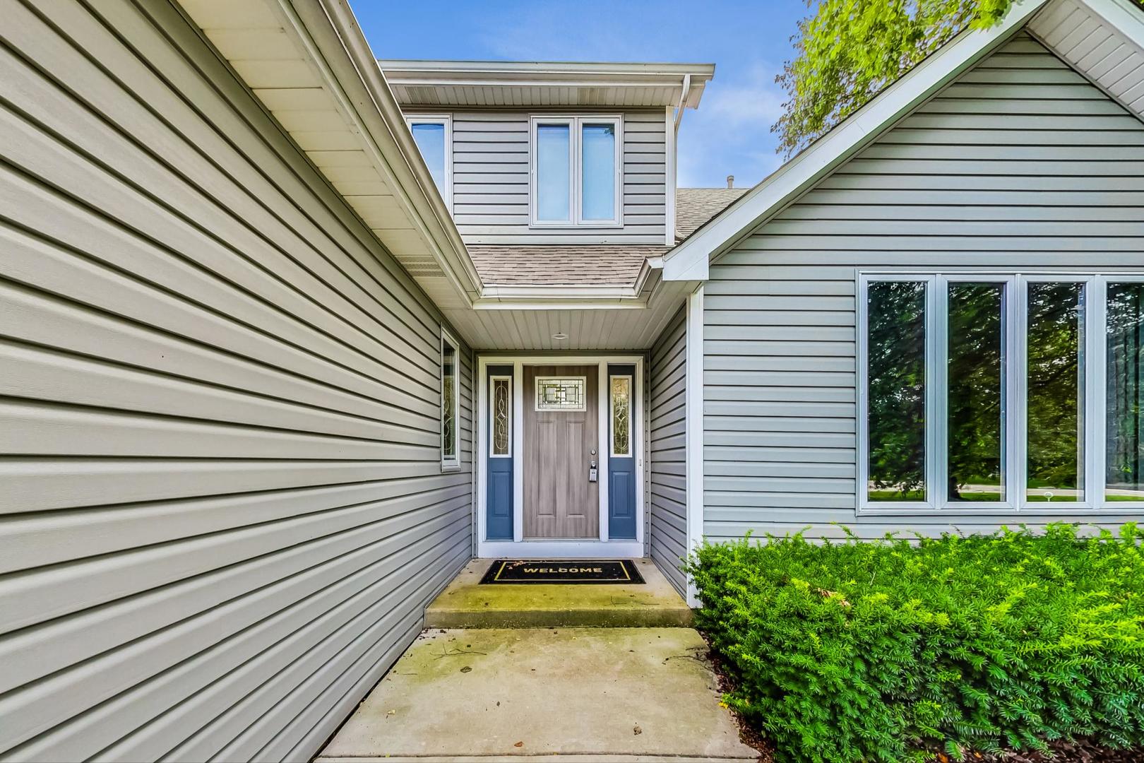 2413 Falcon Lane Spring Grove, IL 60081 - Photo 4 of 54 Gallery Image 4
