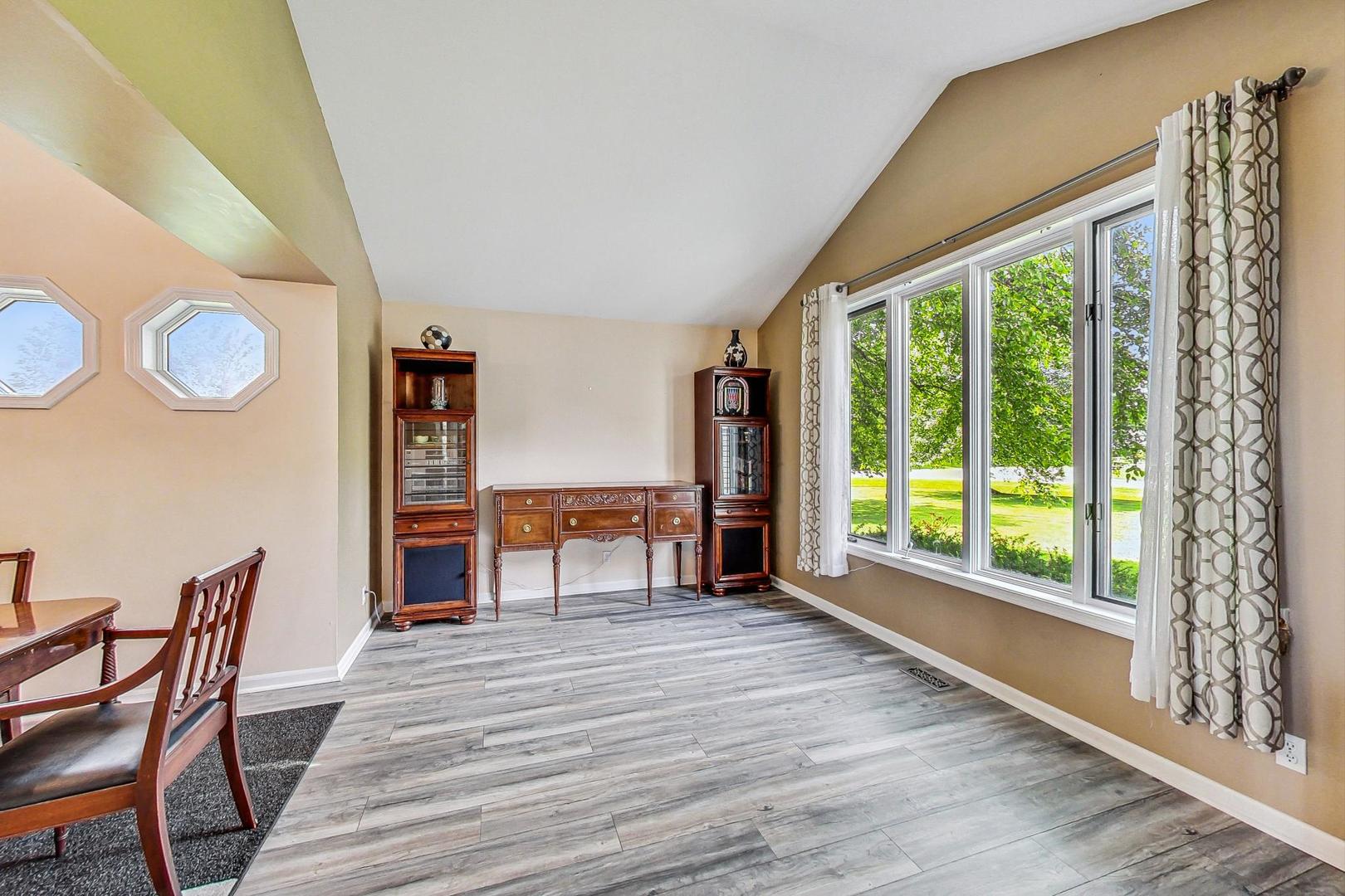 2413 Falcon Lane Spring Grove, IL 60081 - Photo 7 of 54 Gallery Image 7