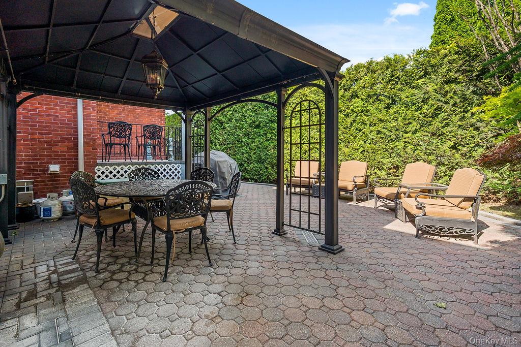 4 Point Crescent Queens, NY 11357 - Photo 30 of 39