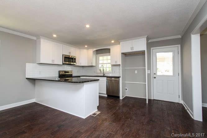 6033 Vinewood Road Davidson, NC 28036 - Photo 6 of 24 Gallery Image 6
