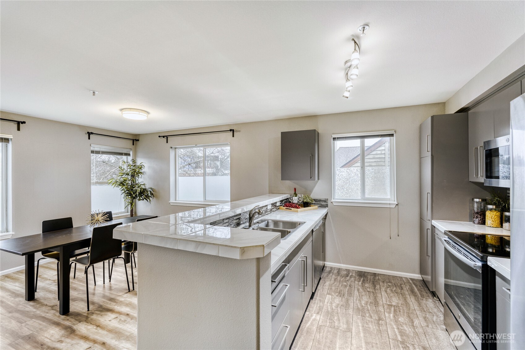 10511 Midvale Avenue North, Unit 302 Seattle, WA 98133 - Photo 12 of 24 a kitchen with a sink stove and microwave