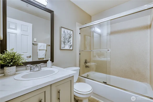 $340,000 | 10511 Midvale Avenue North, Unit 302, Seattle, WA 98133