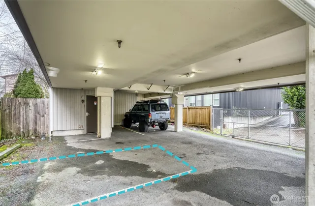 $340,000 | 10511 Midvale Avenue North, Unit 302, Seattle, WA 98133