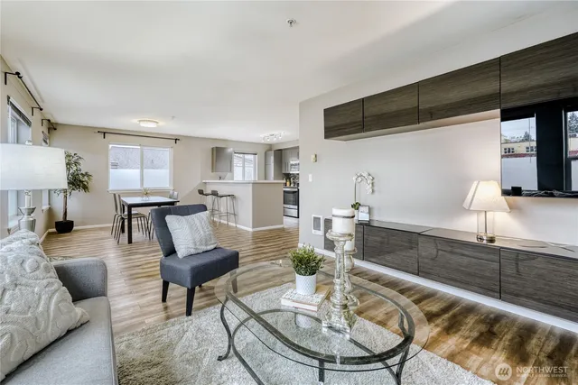 $340,000 | 10511 Midvale Avenue North, Unit 302, Seattle, WA 98133