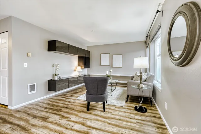 $340,000 | 10511 Midvale Avenue North, Unit 302, Seattle, WA 98133