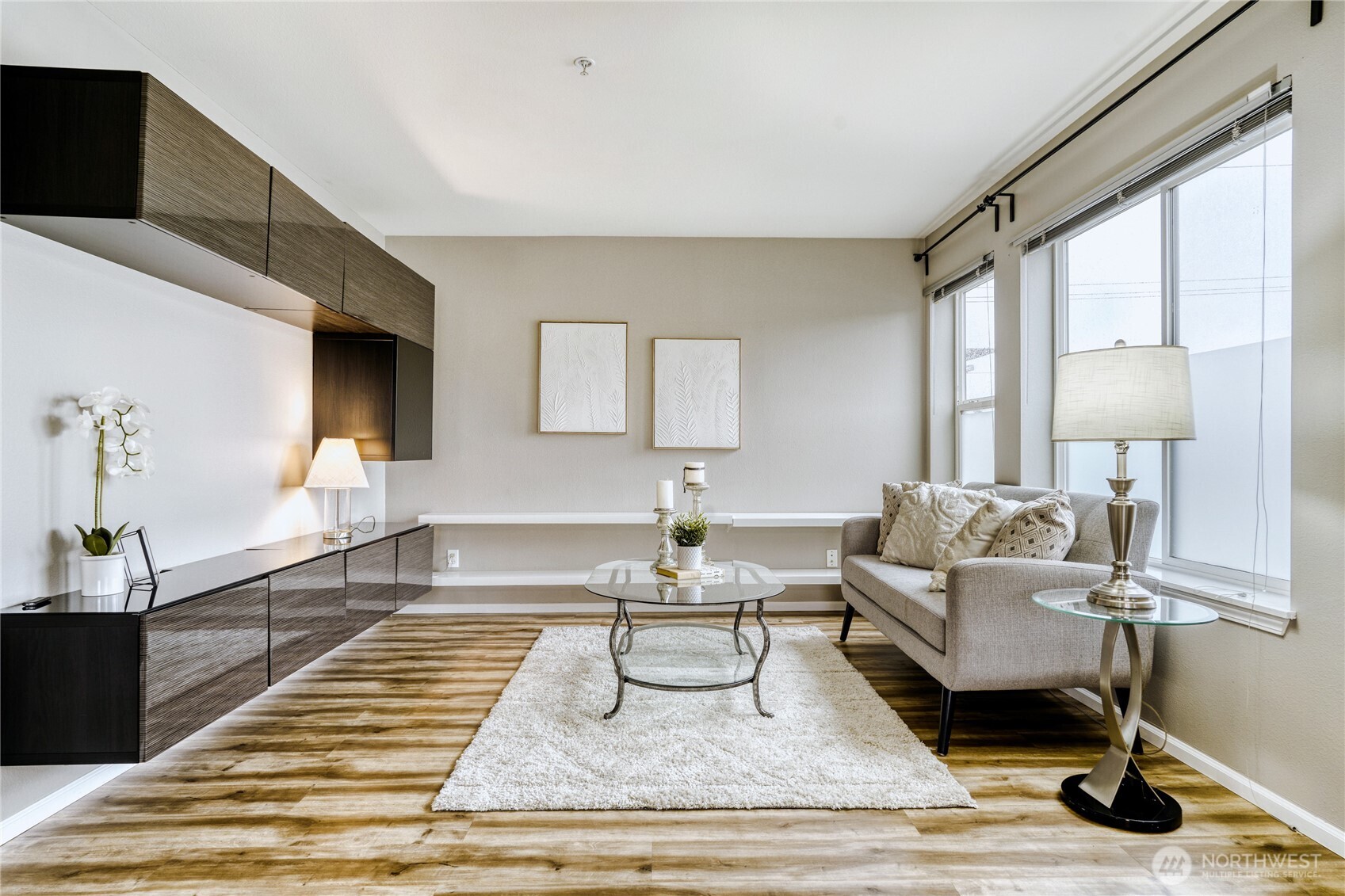 10511 Midvale Avenue North, Unit 302 Seattle, WA 98133 - Photo 6 of 24 a living room with furniture and a rug