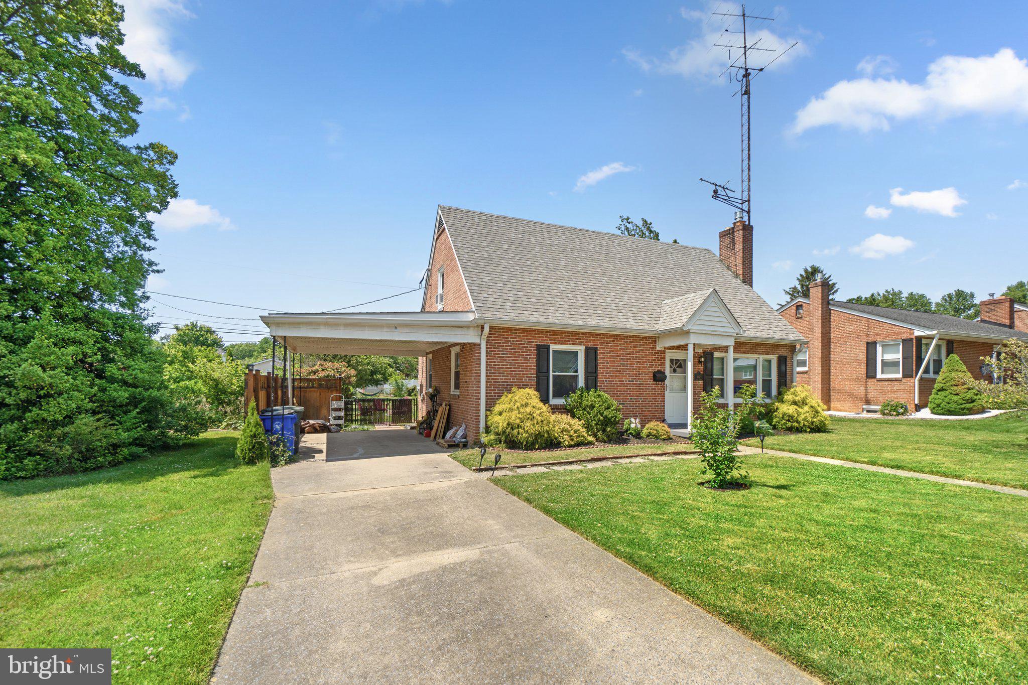 607 Grant Place Frederick, MD 21702 - Photo 2 of 40