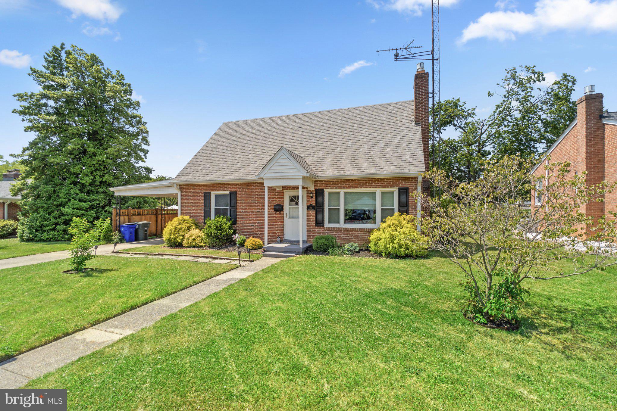607 Grant Place Frederick, MD 21702 - Photo 3 of 40