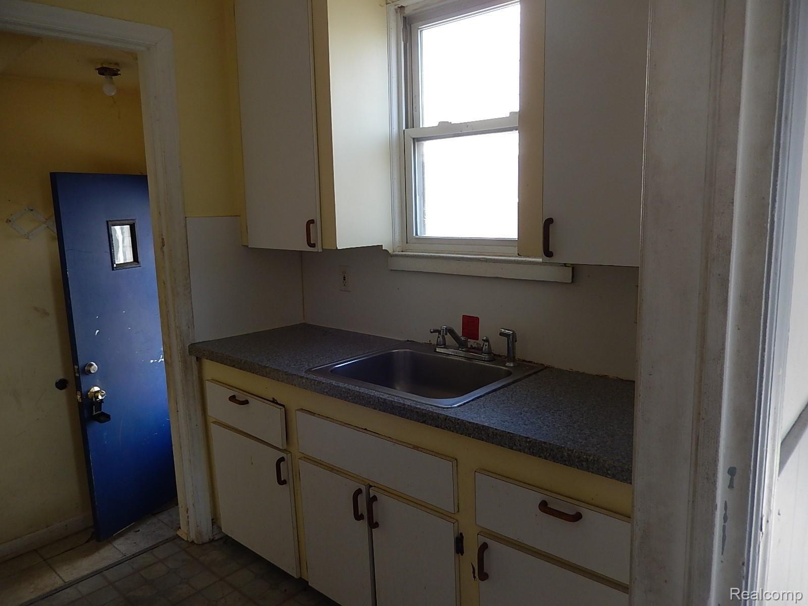 18559 Ruth Street Melvindale, MI 48122 - Photo 5 of 11 DSCN6539.JPG