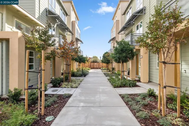 $810,000 | 27277-27277 Cosmo Court, Hayward, CA 94544