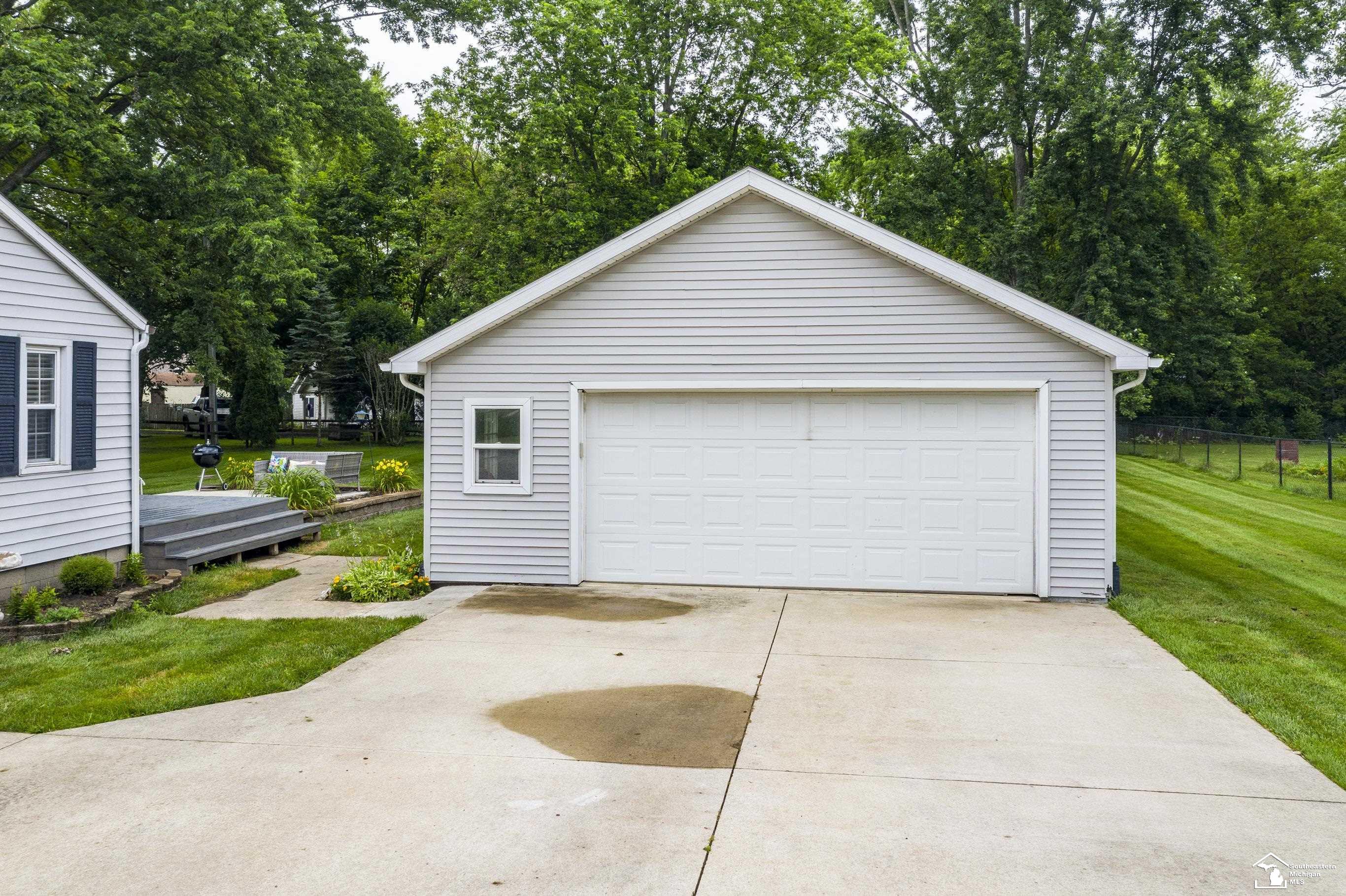 7768 Summerfield Road Lambertville, MI 48144 - Photo 4 of 33