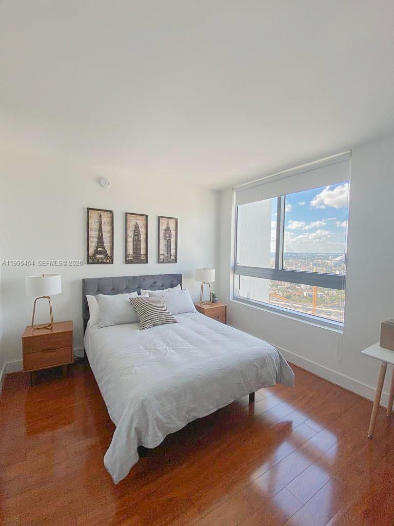 90 Southwest 3rd Street, Unit 3806 Miami, FL 33130 - Photo 10 of 32 a bedroom with a large bed and a window