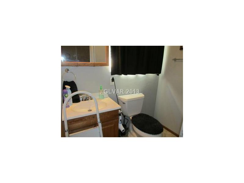 553 Rene Lane Henderson, NV 89015 - Photo 6 of 9 Bathroom.
