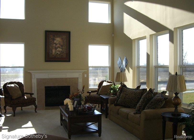 7029 Oakhurst Ridge Road Clarkston, MI 48348 - Photo 2 of 17 Great Rm.