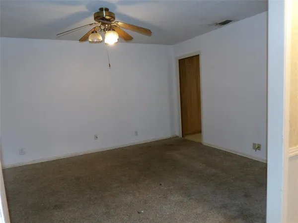 $1,250 | 205 Larkspur Lane, Palestine, TX 75803