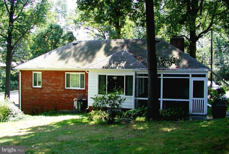 Spacious lot, porch,large backyard