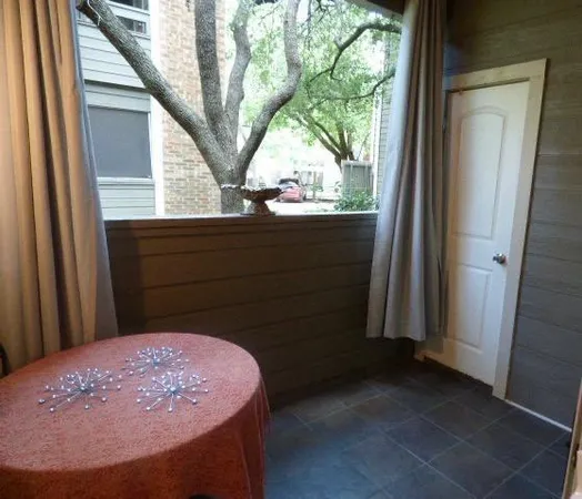 a plant that is in front of bunch