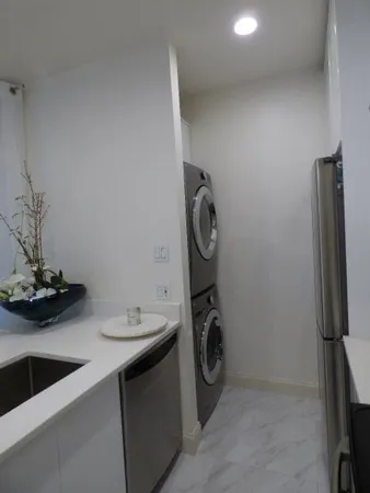 a view of bathroom with washing machine