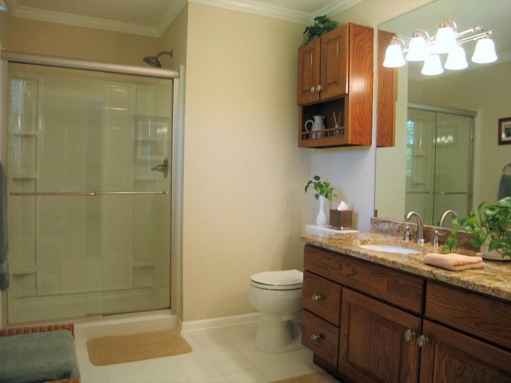 38 Compton Bristol, TN 37620 - Photo 21 of 25 BIG Master Bath