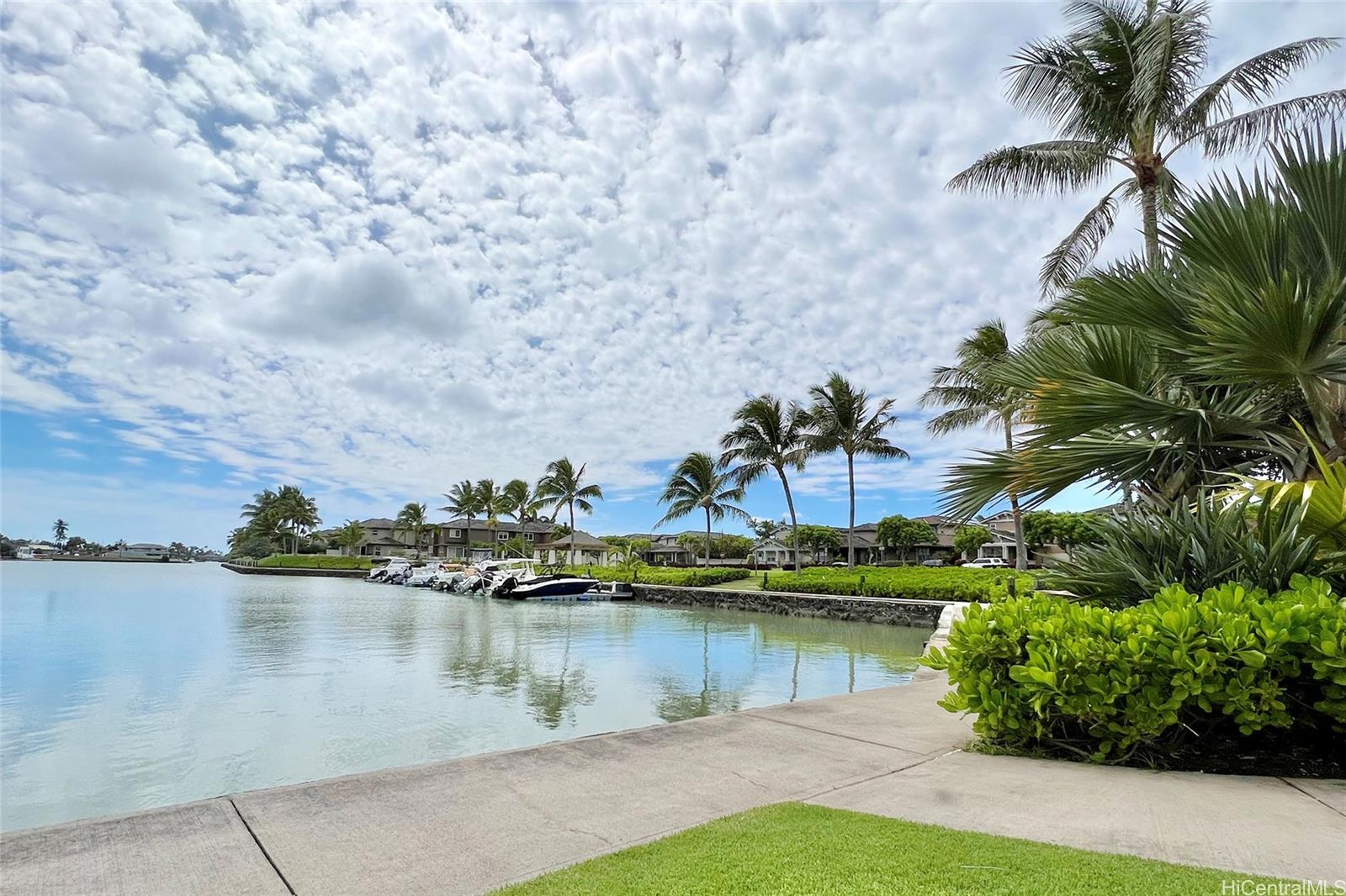 520 Lunalilo Home Road, Unit 6101 Honolulu, HI 96825 - Photo 20 of 21 The marina front walkway, which runs the length of the Peninsula.