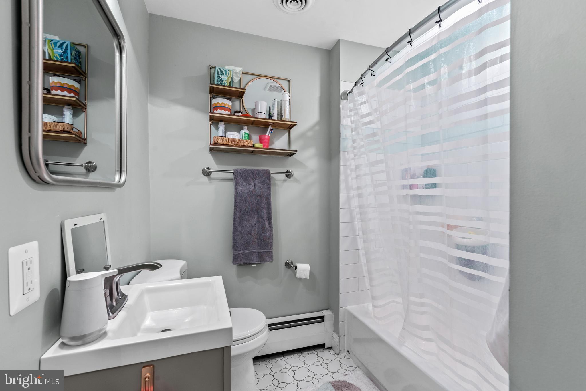 904 Rappaix Court Towson, MD 21286 - Photo 22 of 39 Hallway Second Full Bath