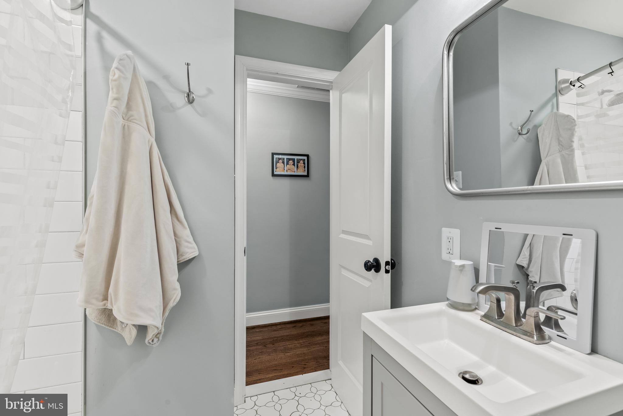 904 Rappaix Court Towson, MD 21286 - Photo 23 of 39 Hallway Second Full Bath