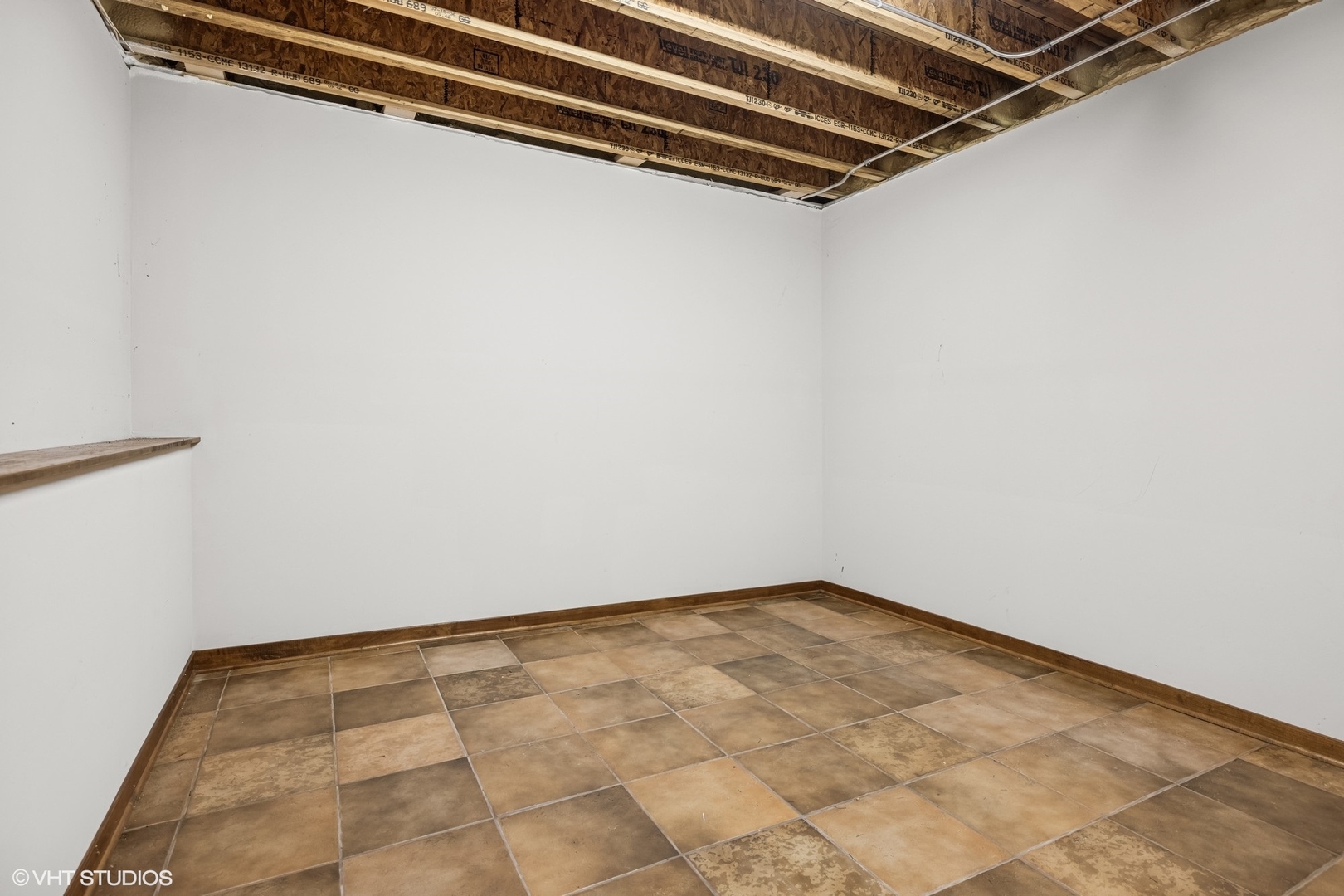 4901 Hill Road Richmond, IL 60071 - Photo 25 of 36 a view of a room with shelf