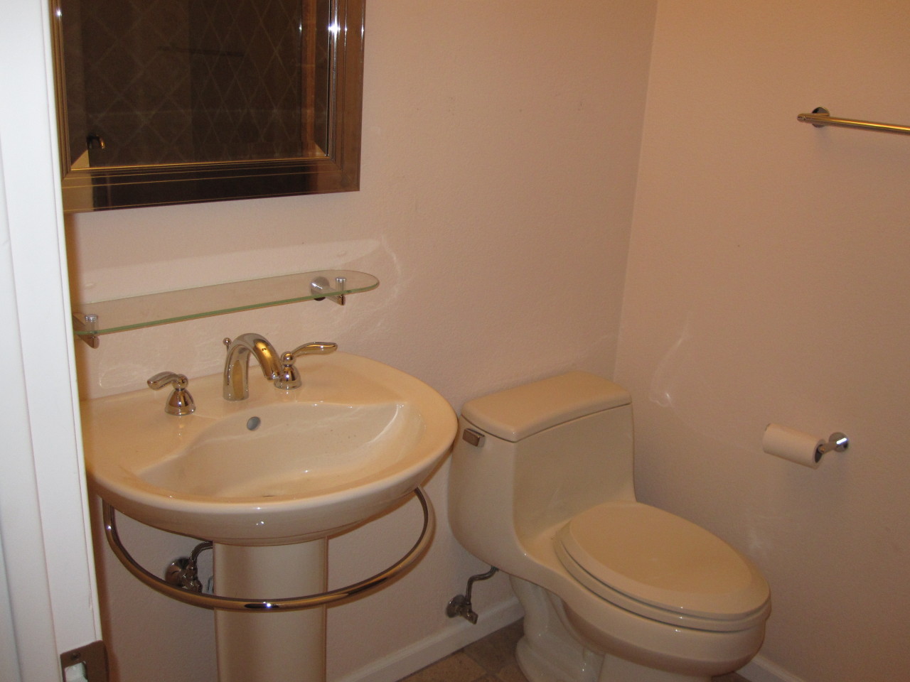 7222 East Gainey Ranch Road, Unit 109 Scottsdale, AZ 85258 - Photo 10 of 14 Upstairs bath