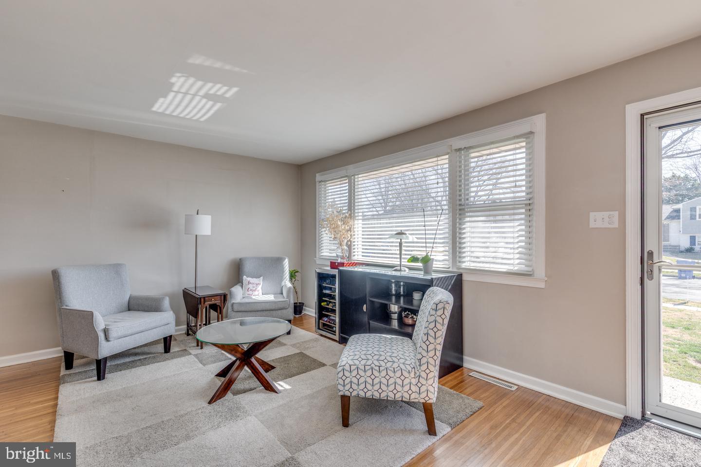 123 Valleybrook Road East Cherry Hill, NJ 08034 - Photo 6 of 41 Living Room