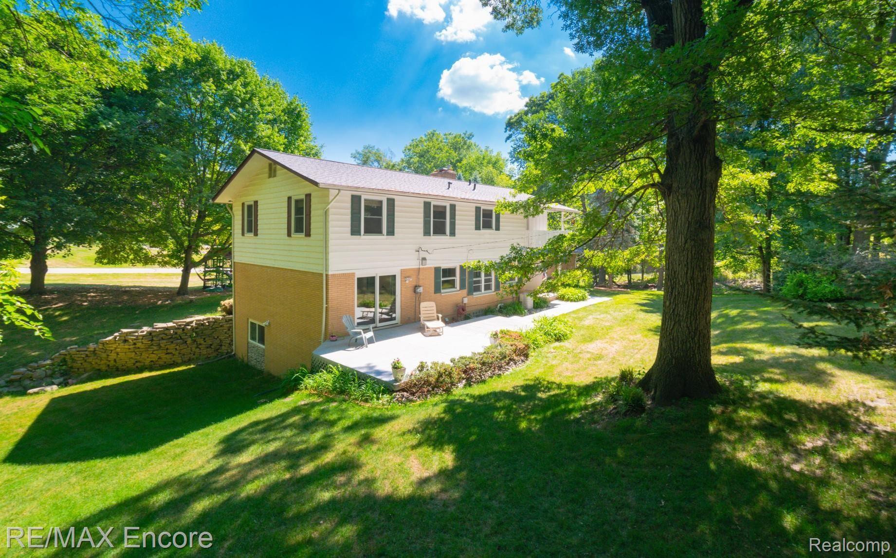 2555 New England Drive Rochester, MI 48309 - Photo 56 of 61 Simply beautiful!
