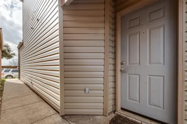 $225,000 | 905 Fairbanks Circle, Duncanville, TX 75137