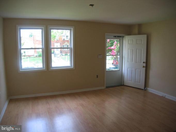 404 Old Riverside Road Brooklyn, MD 21225 - Photo 14 of 17 Living Room