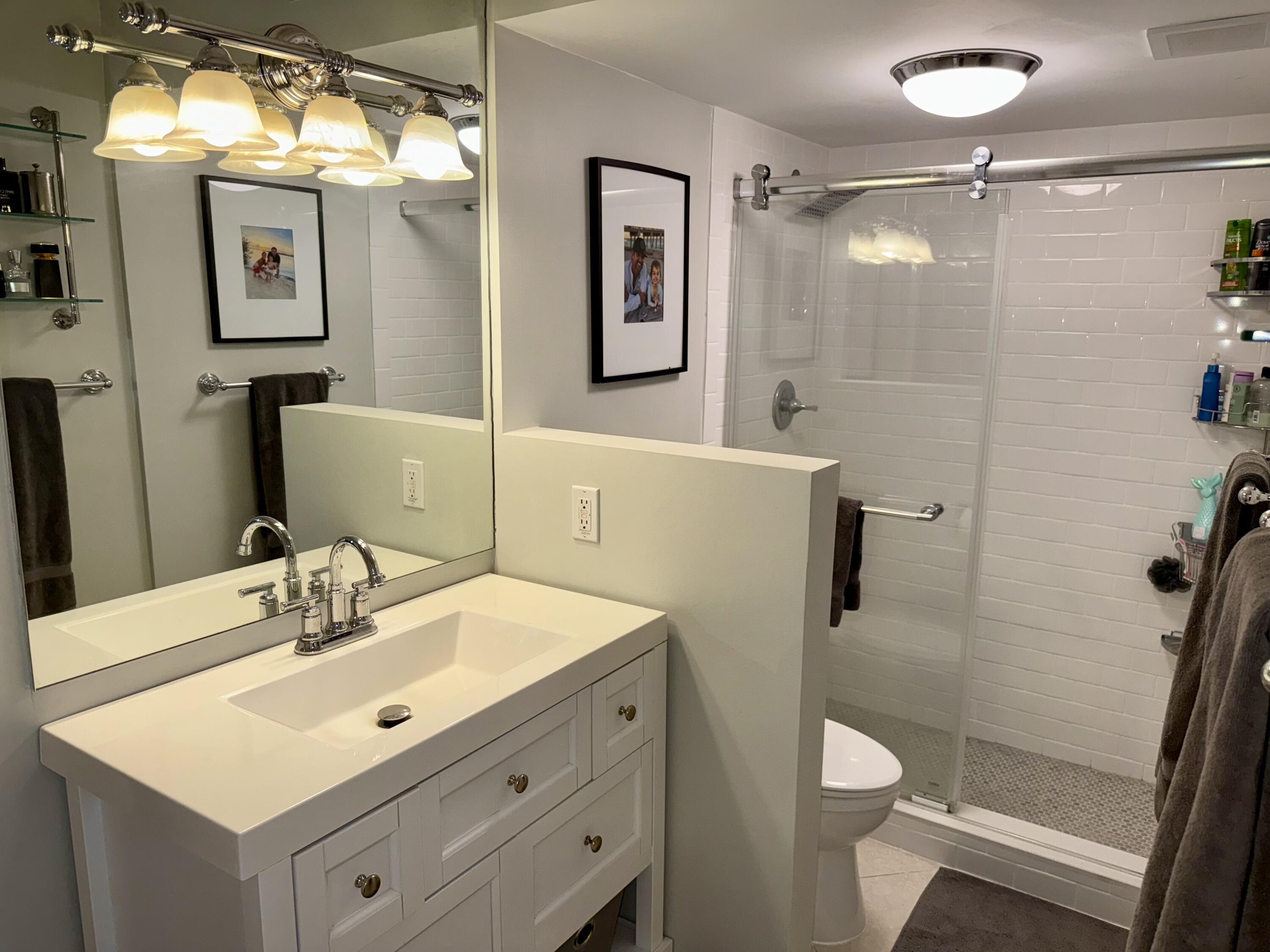 336 Golfview Road, Unit 718 North Palm Beach, FL 33408 - Photo 12 of 24 Primary Bathroom