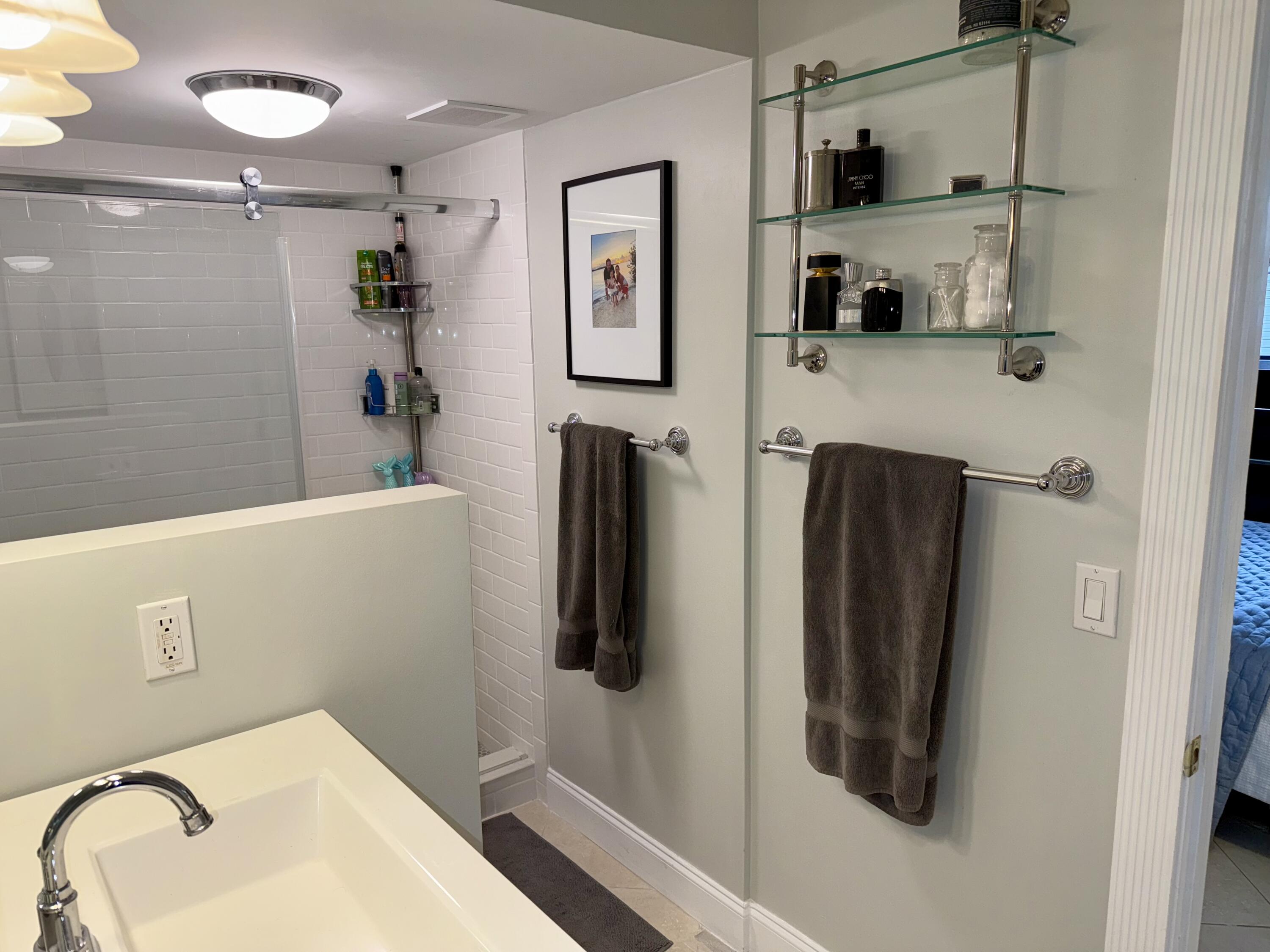 336 Golfview Road, Unit 718 North Palm Beach, FL 33408 - Photo 13 of 24 IMG_3589