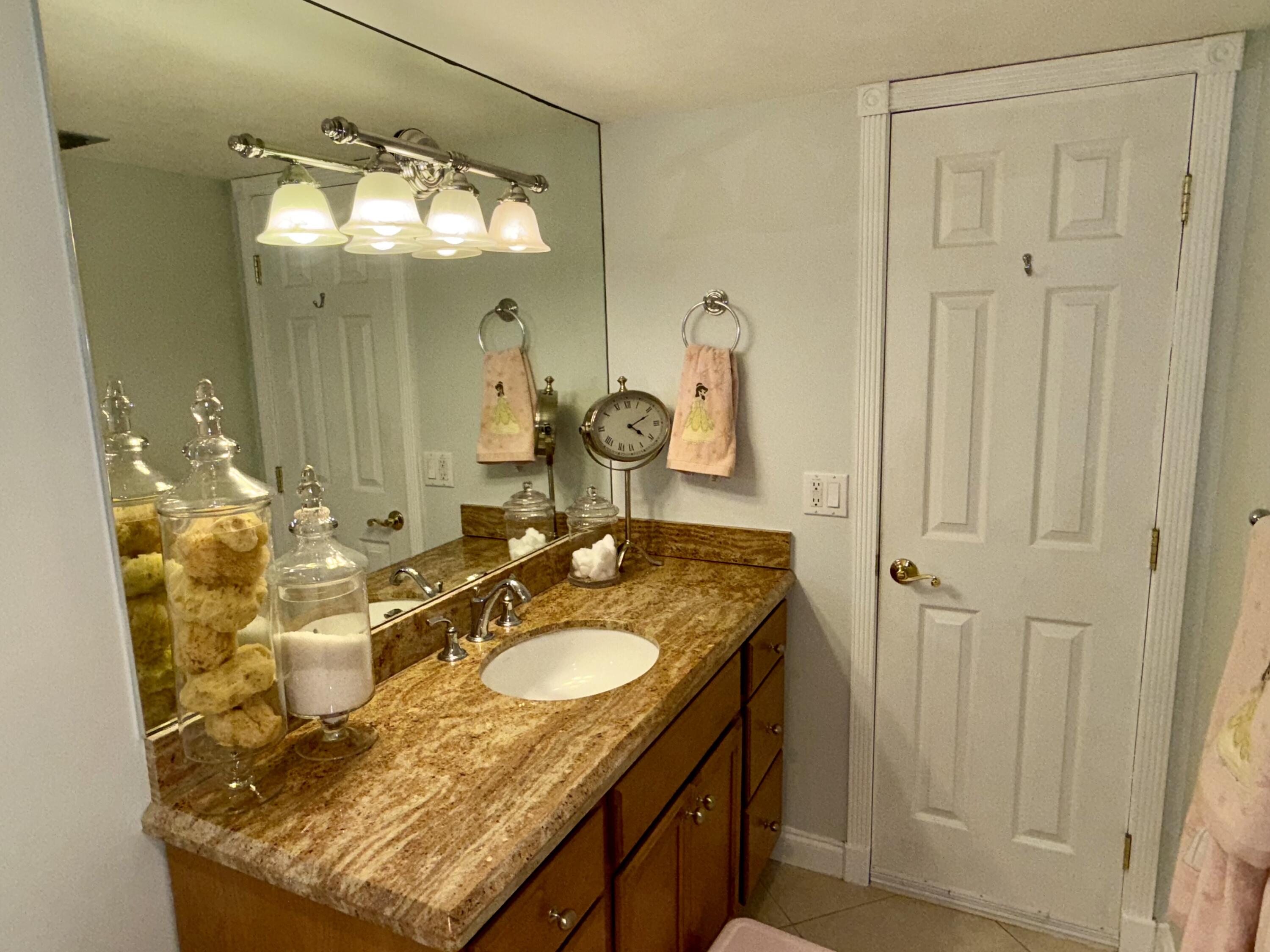 336 Golfview Road, Unit 718 North Palm Beach, FL 33408 - Photo 18 of 24 IMG_3596