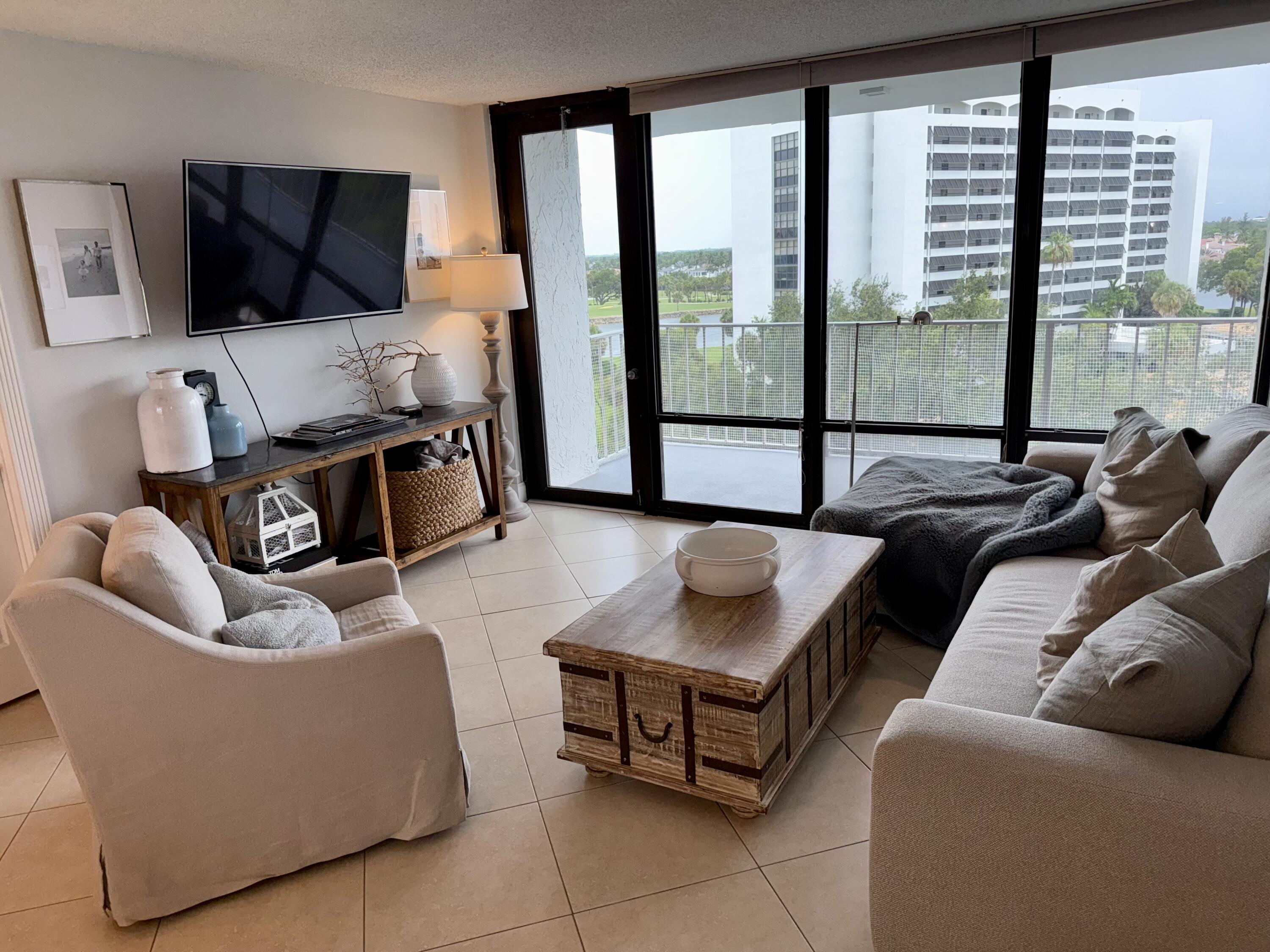 336 Golfview Road, Unit 718 North Palm Beach, FL 33408 - Photo 4 of 24 IMG_3566